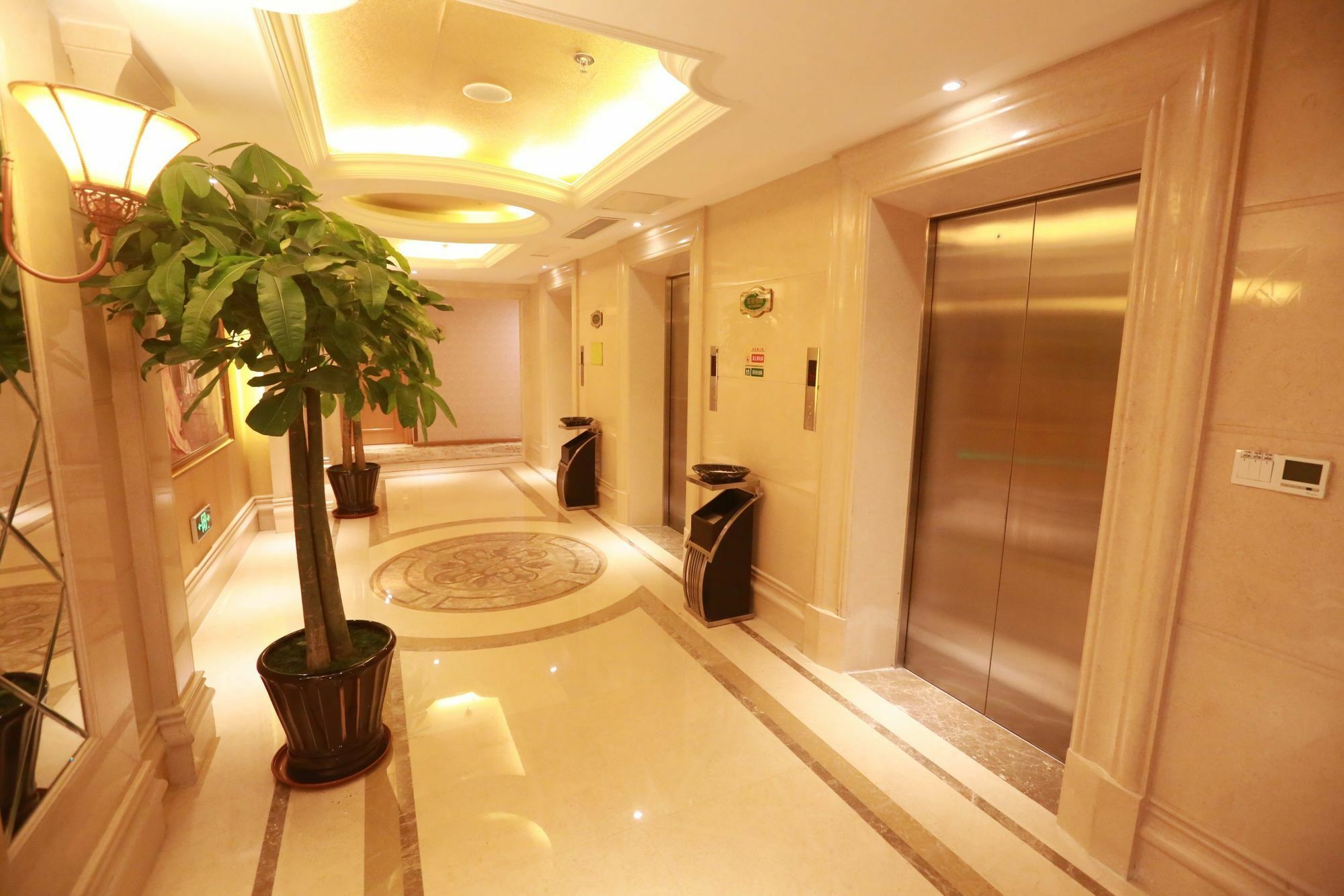 Vienna International Hotel Shenyang Railway Station Kültér fotó
